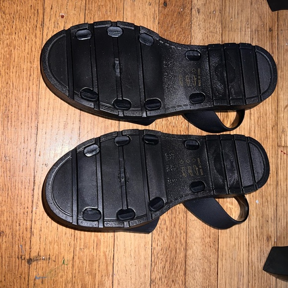 Sandles - Picture 3 of 3